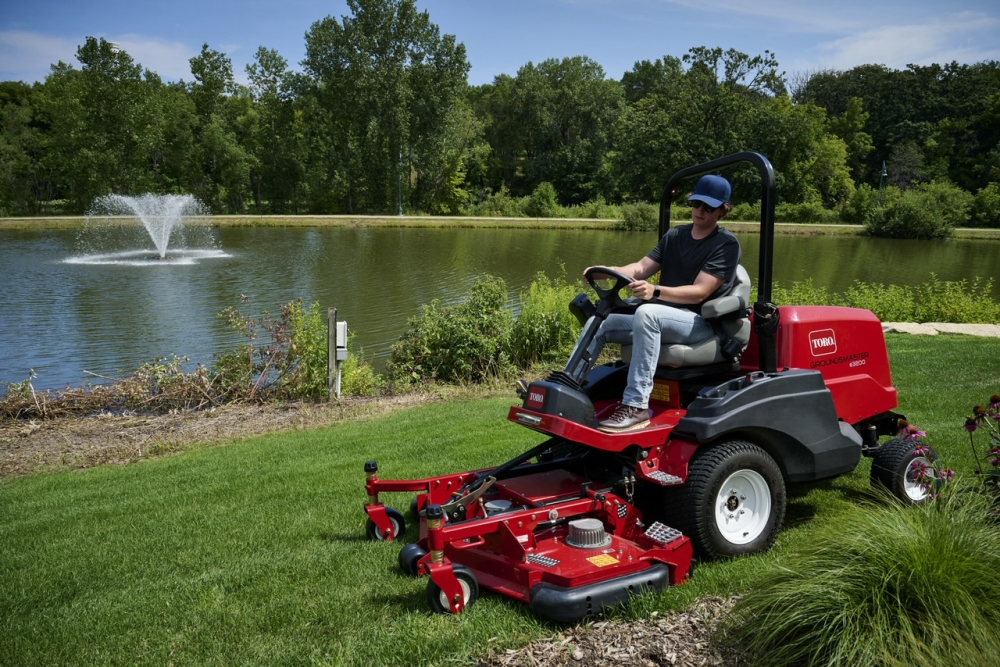 Toro goes electric with its latest mower image